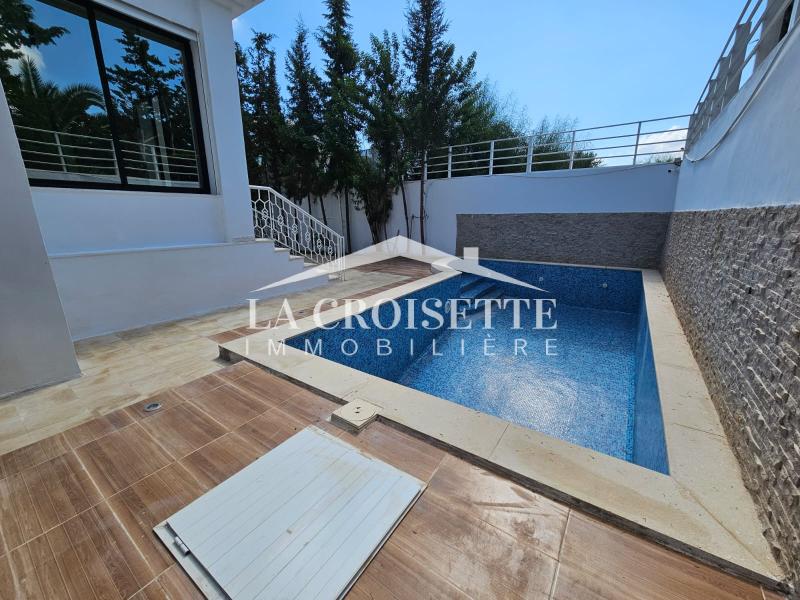 Villa S+11 avec piscine au Lac 1